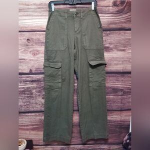 Universal Threads Women's Army Green Boot cut HW Cargo Pants In Size 2!